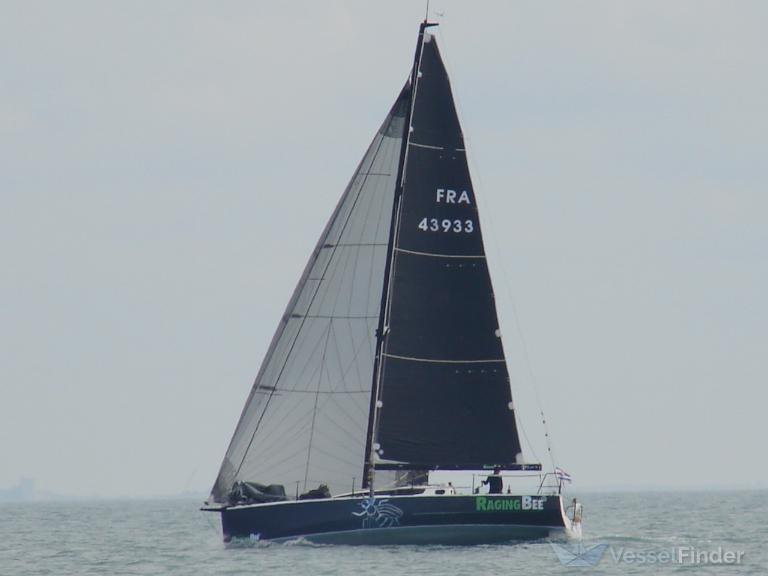raging-bee2 solosail () - IMO , MMSI 227498040, Call Sign FAE6475 under the flag of France