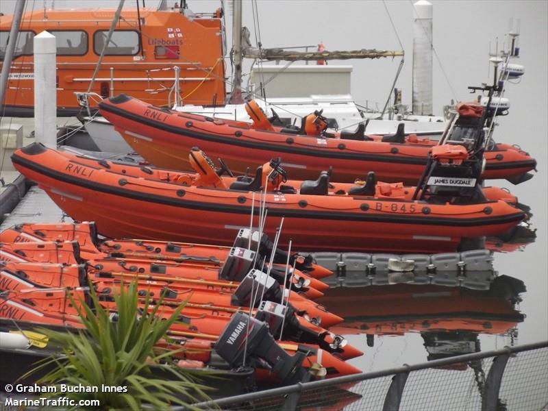 rnli lifeboat b-845 (SAR) - IMO , MMSI 235104205 under the flag of United Kingdom (UK)