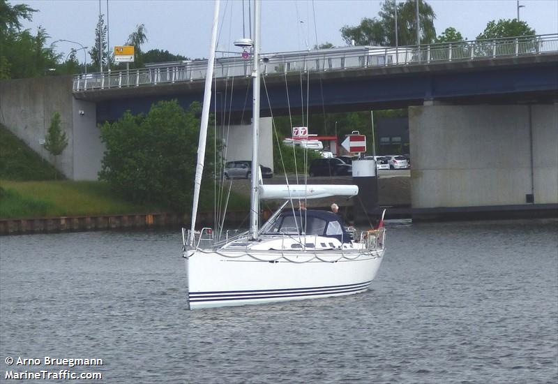 must have (Pleasure craft) - IMO , MMSI 211656300, Call Sign DD8212 under the flag of Germany