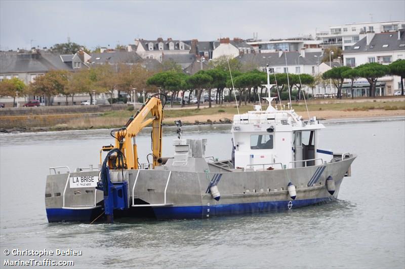 la brise (Port tender) - IMO , MMSI 227313570 under the flag of France