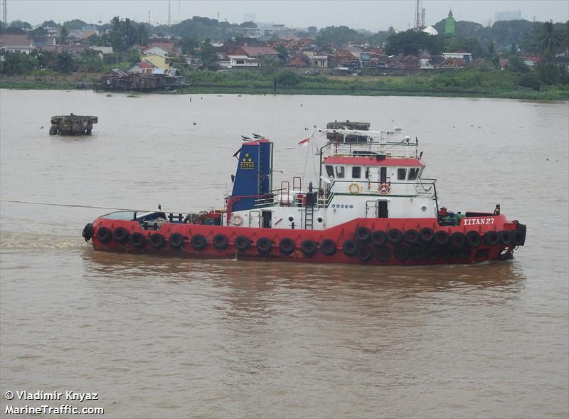 tb titan 27 (Tug) - IMO , MMSI 525006364 under the flag of Indonesia