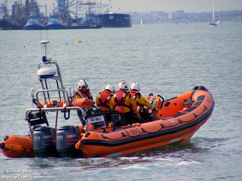 rnli lifeboat b-860 (SAR) - IMO , MMSI 235091473 under the flag of United Kingdom (UK)