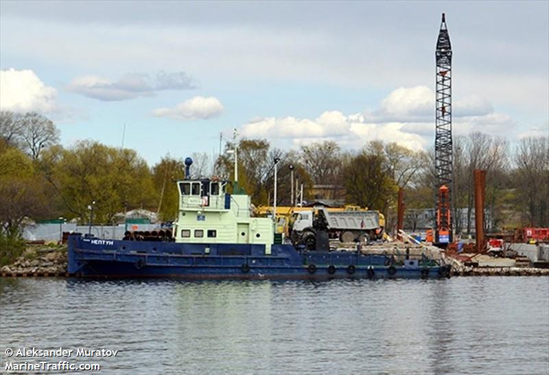 neptun (Tug) - IMO , MMSI 273399450 under the flag of Russia