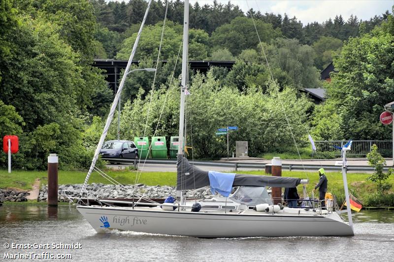 high five (Sailing vessel) - IMO , MMSI 211781440, Call Sign DGNK under the flag of Germany