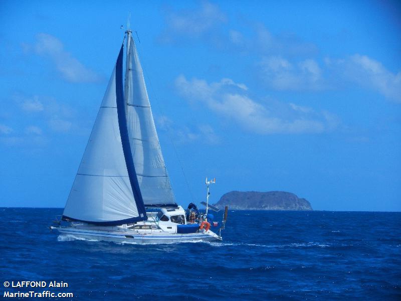 azur (Sailing vessel) - IMO , MMSI 227615280, Call Sign FGA6732 under the flag of France