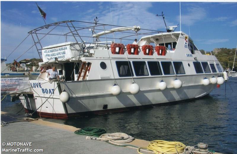 love boat (Passenger ship) - IMO , MMSI 247120700, Call Sign IUSN under the flag of Italy