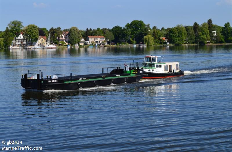 schubboot zehdenick (Dredging or UW ops) - IMO , MMSI 211755370, Call Sign DC3354 under the flag of Germany