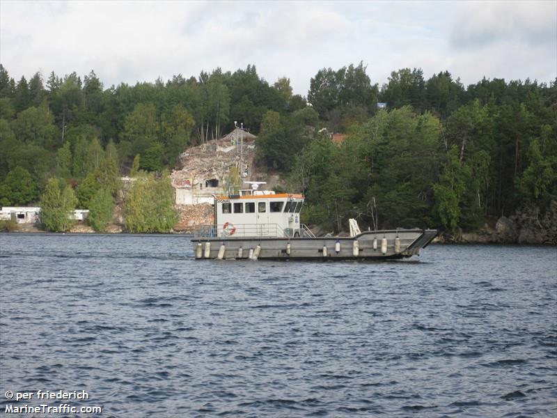 signal (Port tender) - IMO , MMSI 265648340, Call Sign SFE2577 under the flag of Sweden