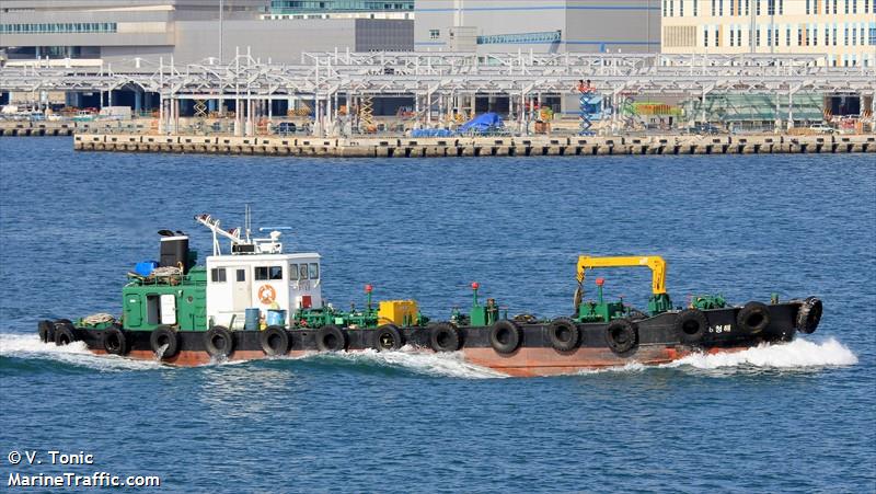 5wooriho (Fishing vessel) - IMO , MMSI 440110060, Call Sign 058290 under the flag of Korea