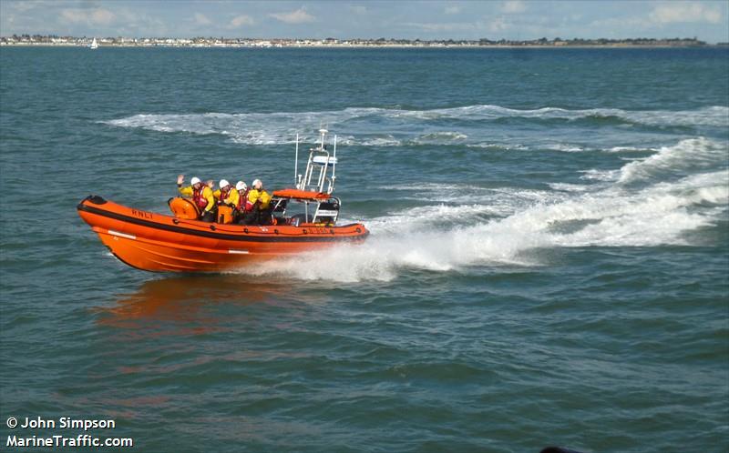 rnli lifeboat b-885 (SAR) - IMO , MMSI 235111831 under the flag of United Kingdom (UK)