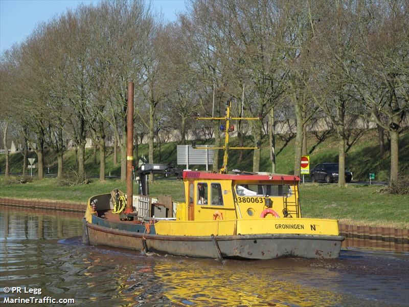 dwk (Dredging or UW ops) - IMO , MMSI 244130334, Call Sign PD7526 under the flag of Netherlands