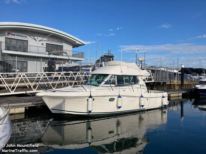 gold top (Pleasure craft) - IMO , MMSI 235070365, Call Sign 2BYA4 under the flag of United Kingdom (UK)