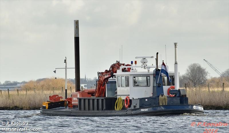 pw 104 (Dredging or UW ops) - IMO , MMSI 244620014, Call Sign PF2781 under the flag of Netherlands