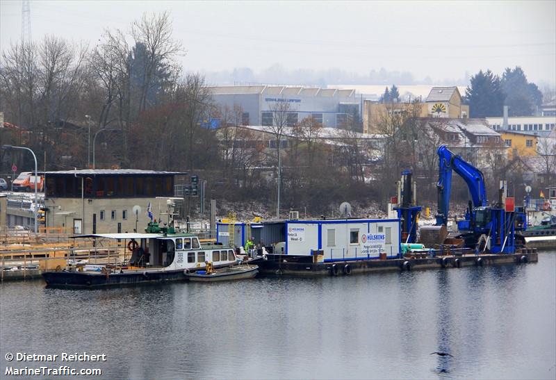 ponton 34 (Dredging or UW ops) - IMO , MMSI 211612840, Call Sign DC7134 under the flag of Germany