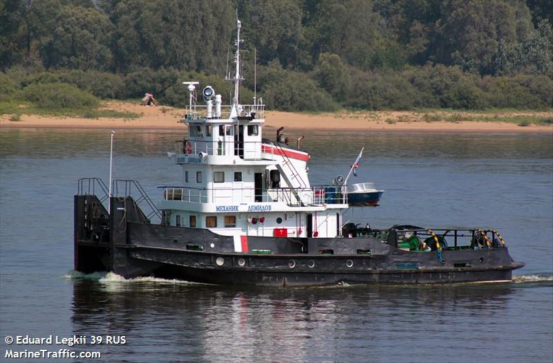 volzhskij-516 (Dredging or UW ops) - IMO , MMSI 273368500 under the flag of Russia