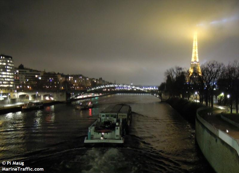 raptor (Cargo ship) - IMO , MMSI 226007220, Call Sign FM3395 under the flag of France