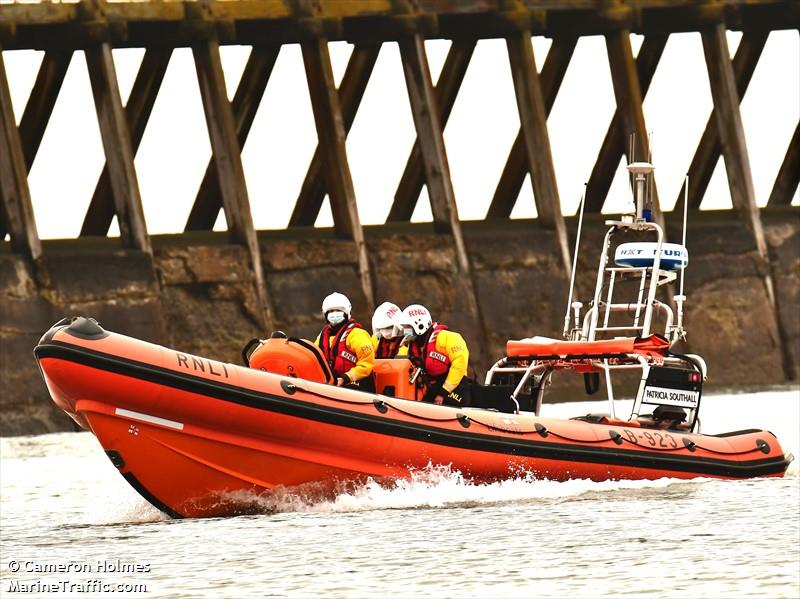 rnli lifeboat b-923 (SAR) - IMO , MMSI 232023288 under the flag of United Kingdom (UK)