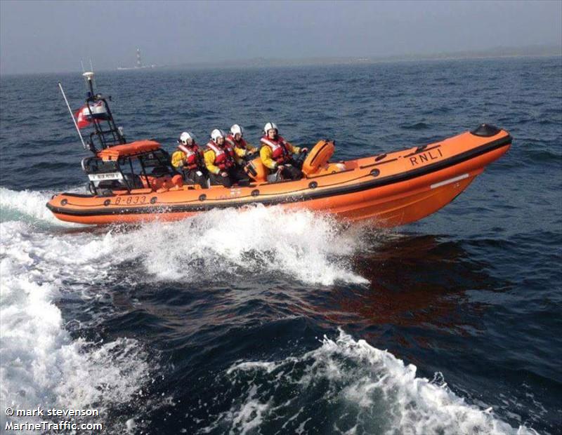 rnli lifeboat b-833 (SAR) - IMO , MMSI 235095912 under the flag of United Kingdom (UK)