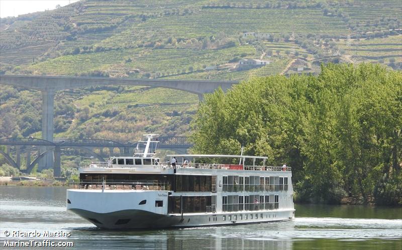 viking hemming (Passenger ship) - IMO , MMSI 263752240, Call Sign CSYT6 under the flag of Portugal