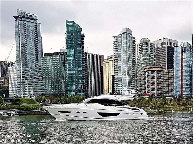 k krew (Pleasure craft) - IMO , MMSI 316034627 under the flag of Canada