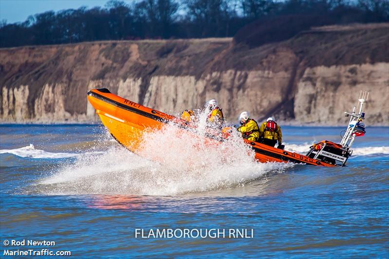 rnli lifeboat b-820 (SAR) - IMO , MMSI 235095911 under the flag of United Kingdom (UK)