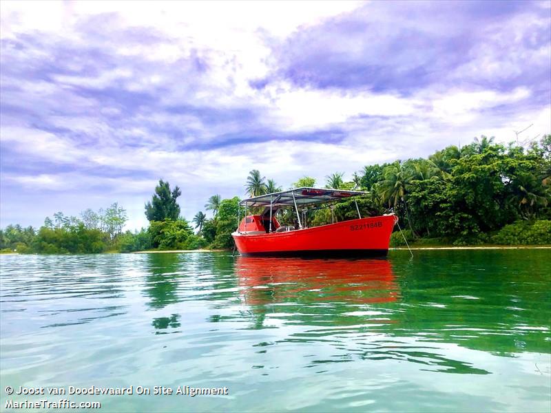 little green (Pleasure craft) - IMO , MMSI 563072180, Call Sign 21184B under the flag of Singapore