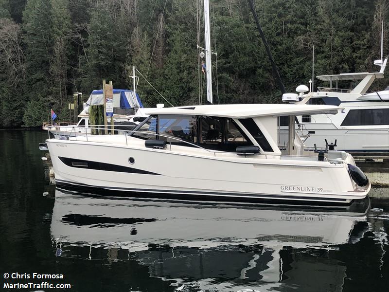 green line 39 (Pleasure craft) - IMO , MMSI 316044309 under the flag of Canada