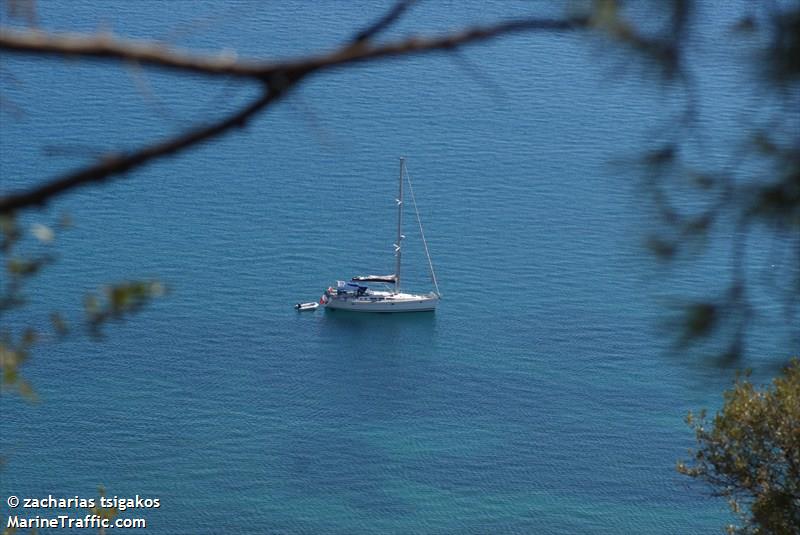 la baleine v (Sailing vessel) - IMO , MMSI 227581190, Call Sign FGD6619 under the flag of France