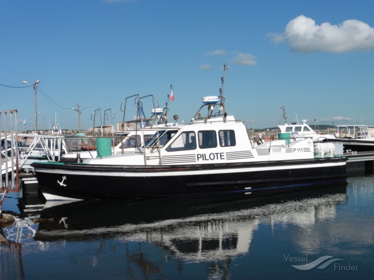 pilot boat 111 (Pilot) - IMO , MMSI 227210590, Call Sign FAB5168 under the flag of France