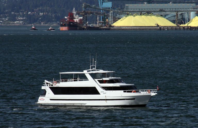 magic moment (Passenger ship) - IMO , MMSI 316030813 under the flag of Canada