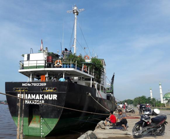 km.bina makmur (General Cargo Ship) - IMO 7812359, MMSI 525500147, Call Sign YEQU under the flag of Indonesia