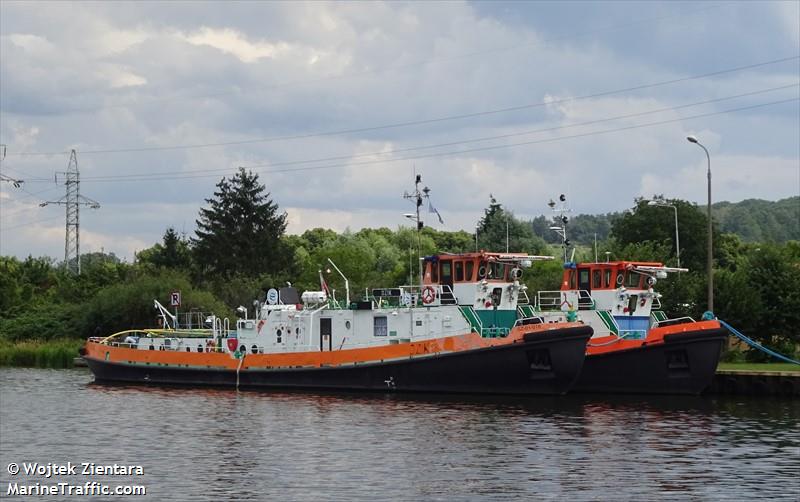 dzik (Tug) - IMO , MMSI 261182420, Call Sign SR2420 under the flag of Poland