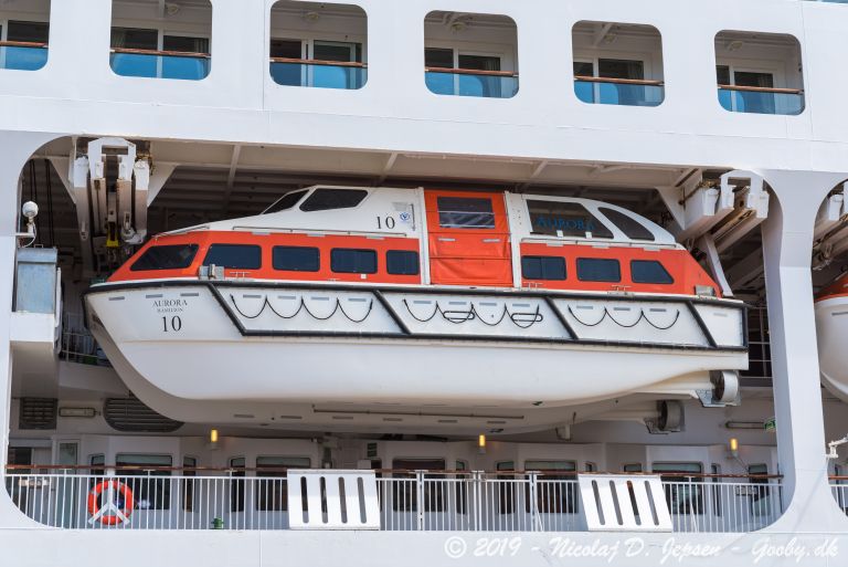 aurora tender 10 (Passenger ship) - IMO , MMSI 310559020 under the flag of Bermuda