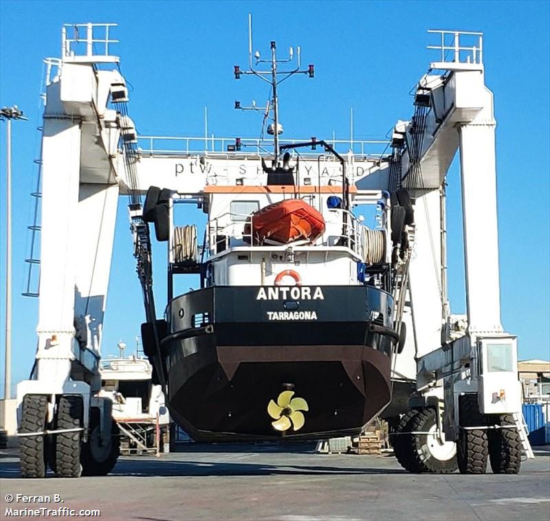 antora (Port tender) - IMO , MMSI 225989402 under the flag of Spain