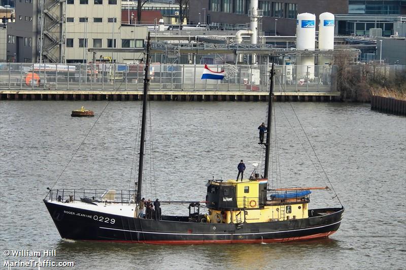 roger jeanine (Dredging or UW ops) - IMO , MMSI 244710520, Call Sign PH2592 under the flag of Netherlands