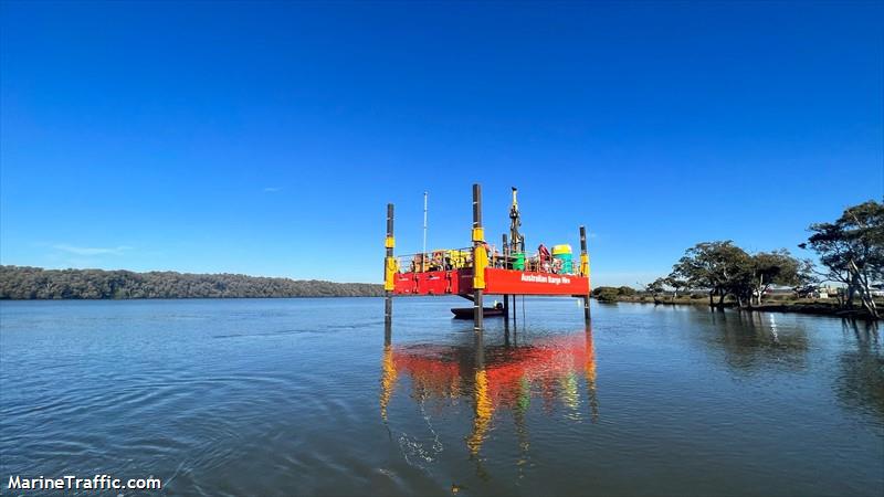 sea lift 10 (Dredging or UW ops) - IMO , MMSI 503105970 under the flag of Australia