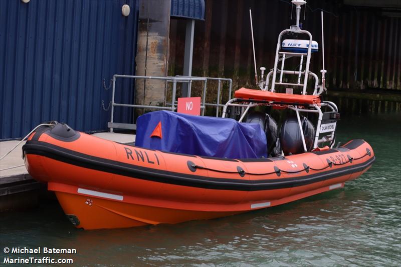 rnli lifeboat b-927 (SAR) - IMO , MMSI 232037053 under the flag of United Kingdom (UK)