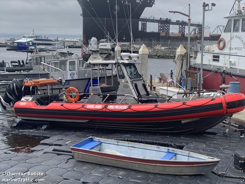 oakland fd marine 1 (SAR) - IMO , MMSI 338161995, Call Sign MARINE1 under the flag of USA