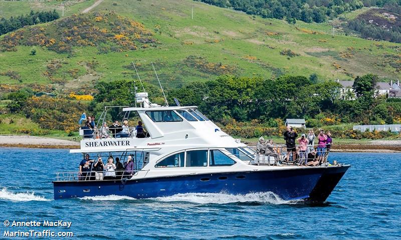 shearwater (Passenger ship) - IMO , MMSI 235001977, Call Sign ZNHJ6 under the flag of United Kingdom (UK)