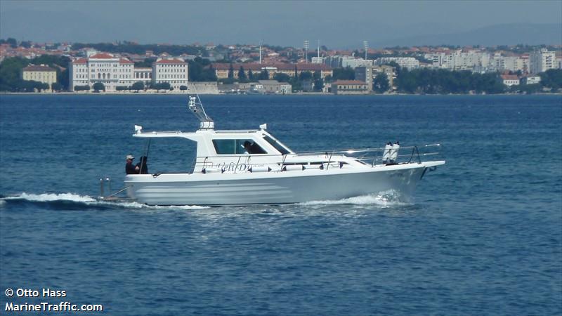 veli dvori (Pleasure craft) - IMO , MMSI 238574840, Call Sign 9AA9375 under the flag of Croatia