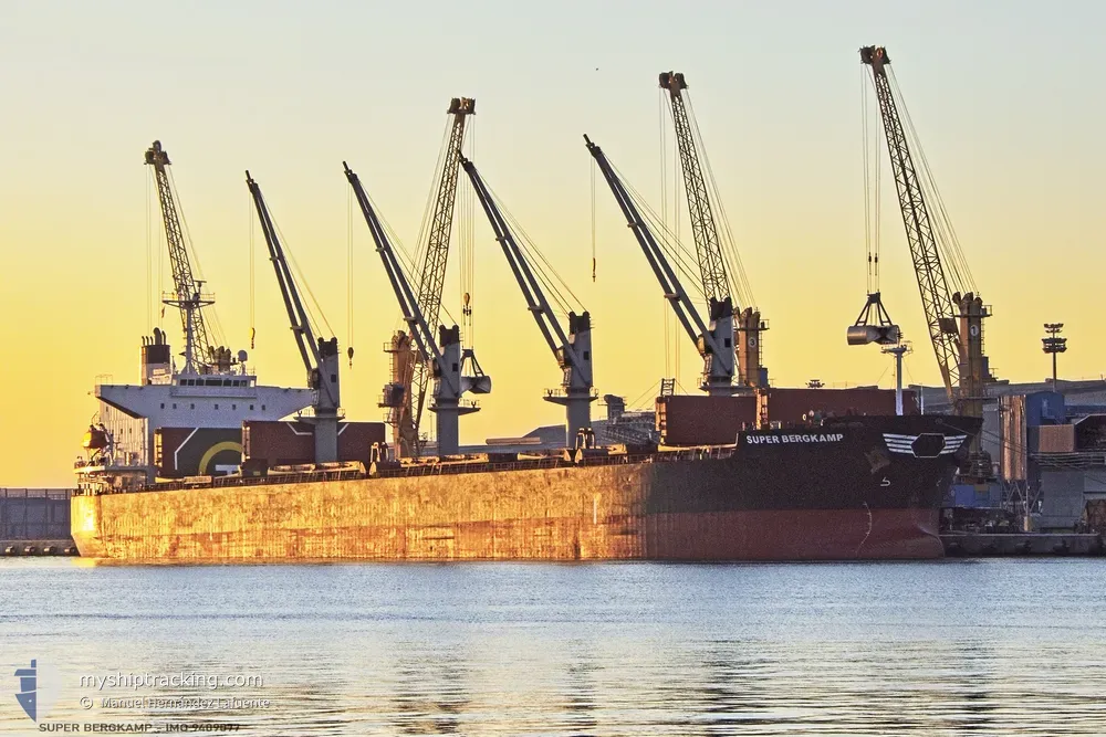 super bergkamp (Bulk Carrier) - IMO 9409077, MMSI 314724000, Call Sign 8PJO4 under the flag of Barbados