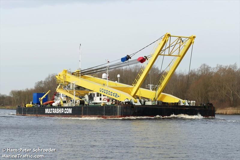 cormorant (Crane Ship) - IMO 7328073, MMSI 245884000, Call Sign PCHJ under the flag of Netherlands