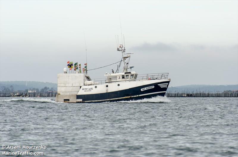 fv petit loic (Fishing vessel) - IMO , MMSI 228036700, Call Sign FGBA under the flag of France